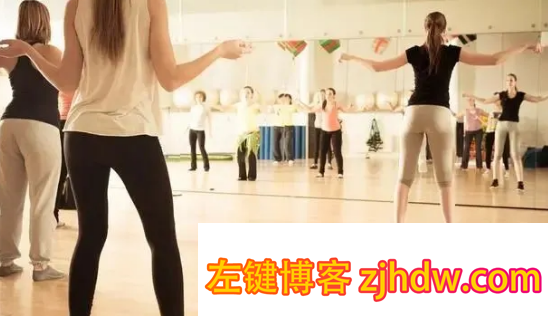 【网赚左键博客】跳舞的女人，赚钱跟喝水一样轻松，剪一个视频赚1000多块